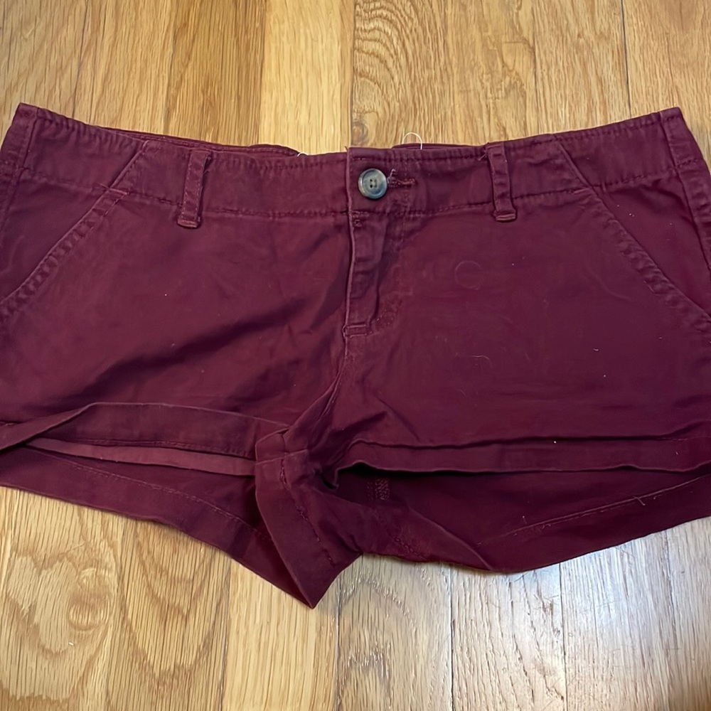 Hollister short maroon shorts. Size 28.